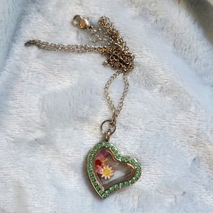 Floating locket